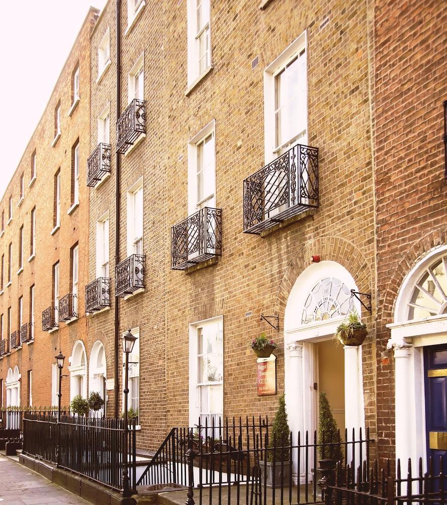 Baggot Court Townhouse Hotel Dublin Bagian luar foto