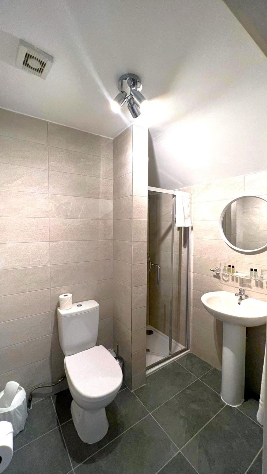 Baggot Court Townhouse Hotel Dublin Bagian luar foto