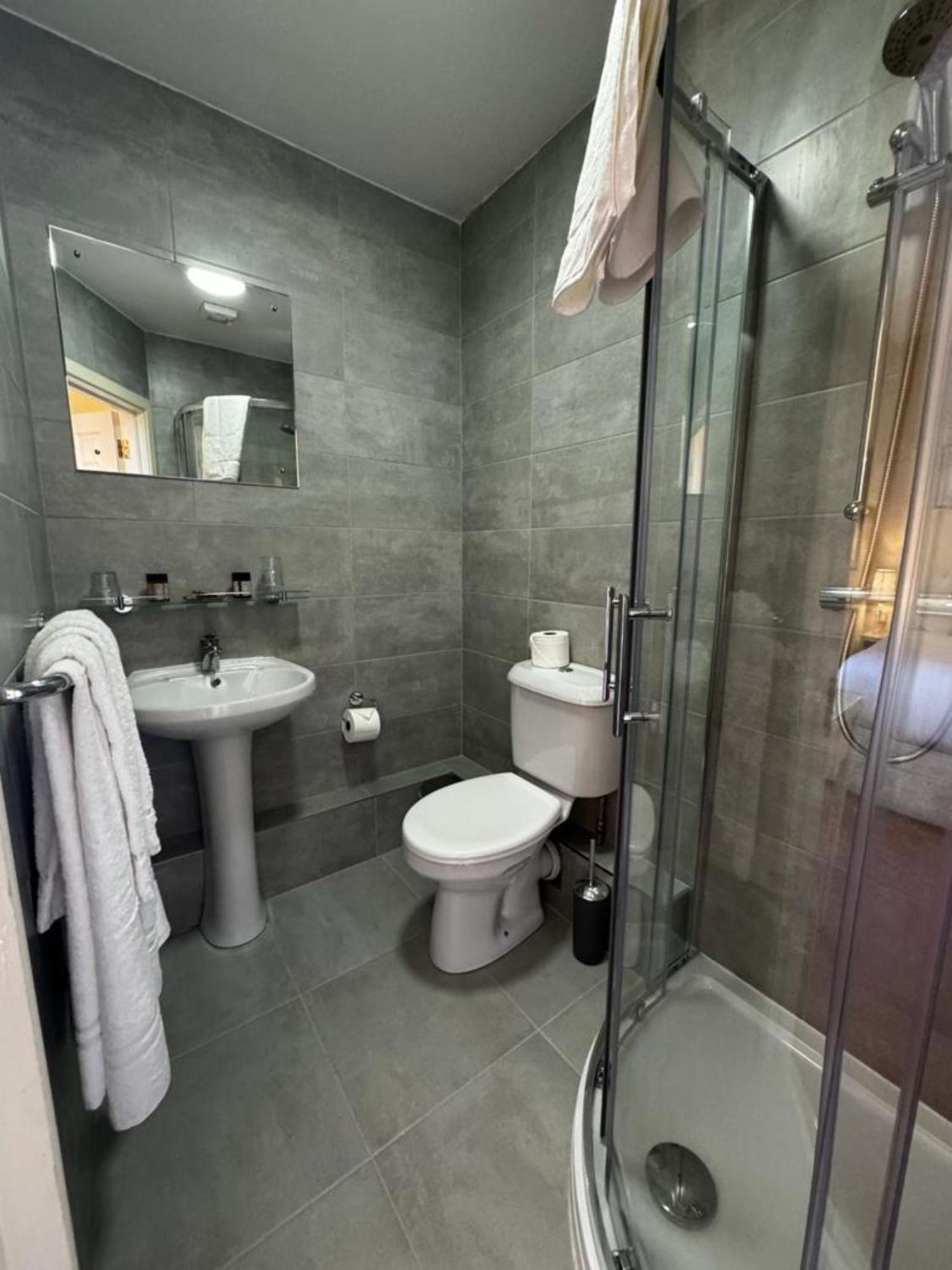 Baggot Court Townhouse Hotel Dublin Bagian luar foto