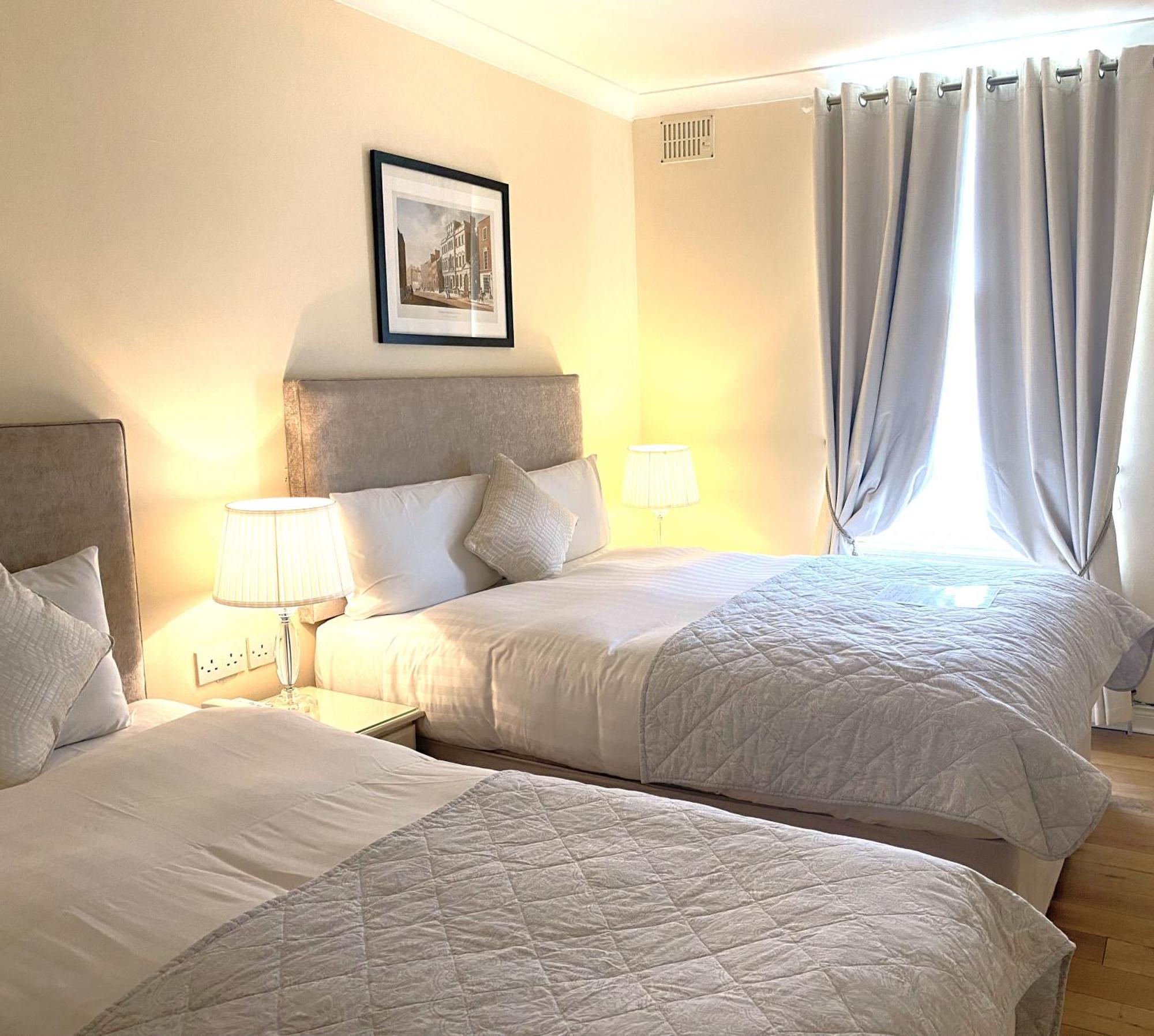 Baggot Court Townhouse Hotel Dublin Bagian luar foto