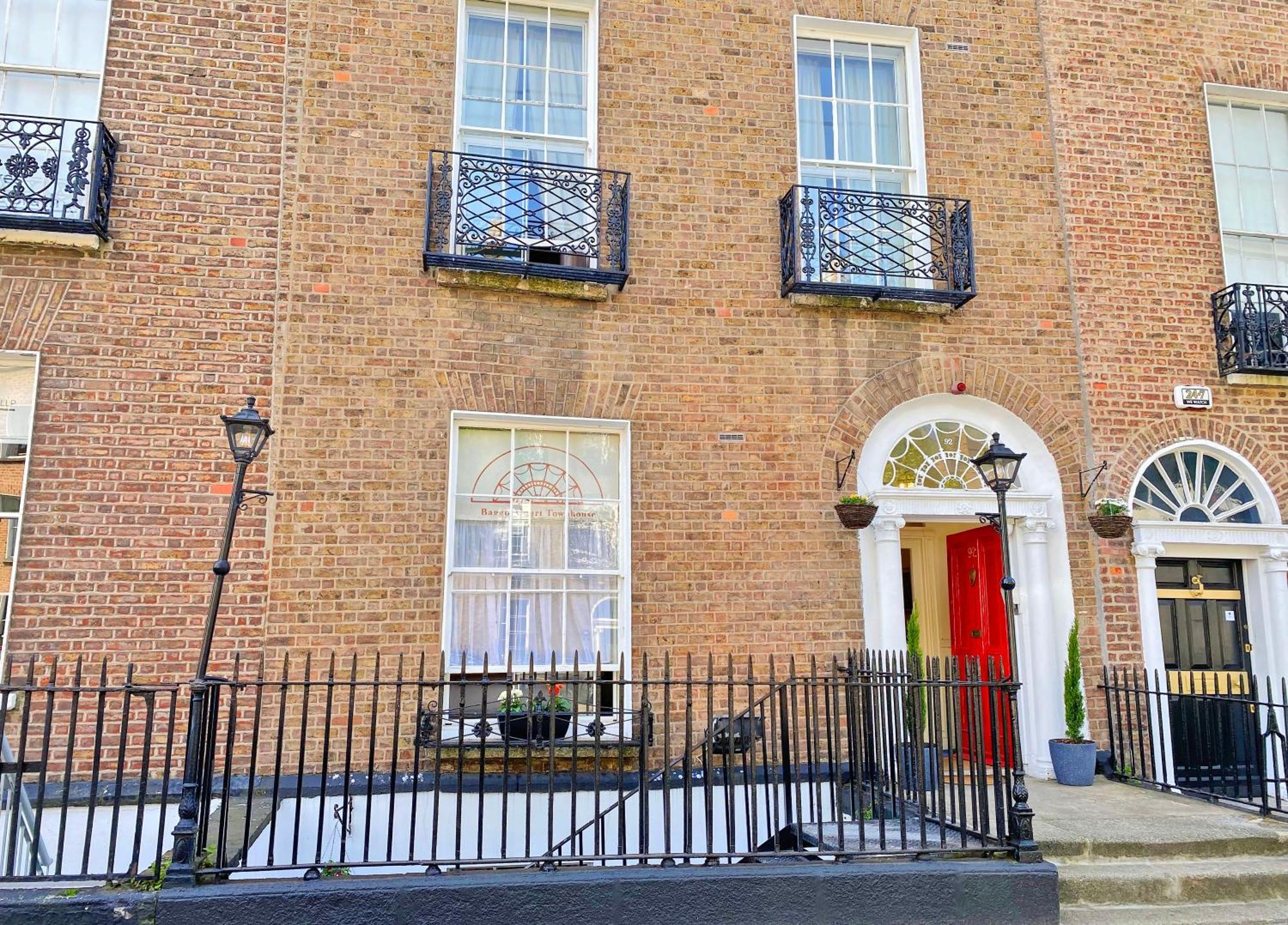 Baggot Court Townhouse Hotel Dublin Bagian luar foto
