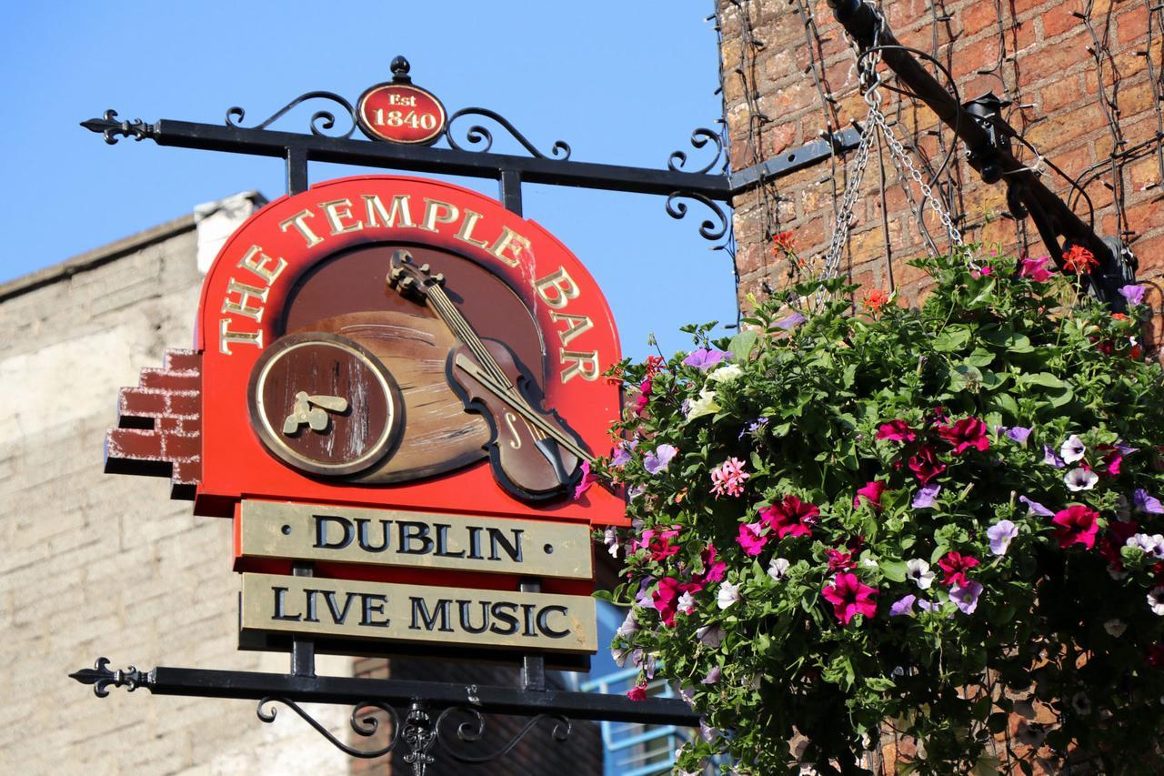 Baggot Court Townhouse Hotel Dublin Bagian luar foto