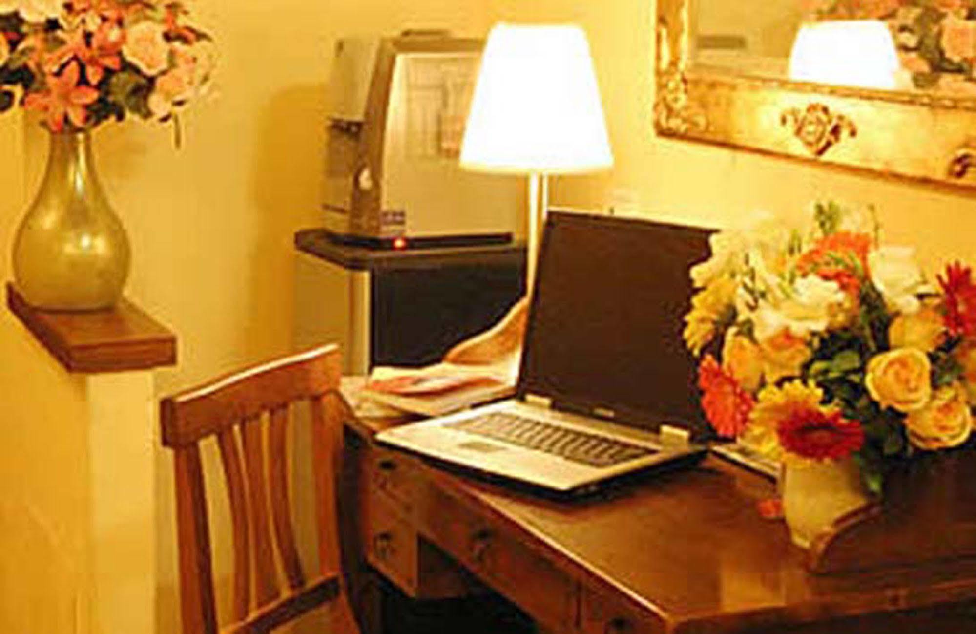 Baggot Court Townhouse Hotel Dublin Bagian luar foto