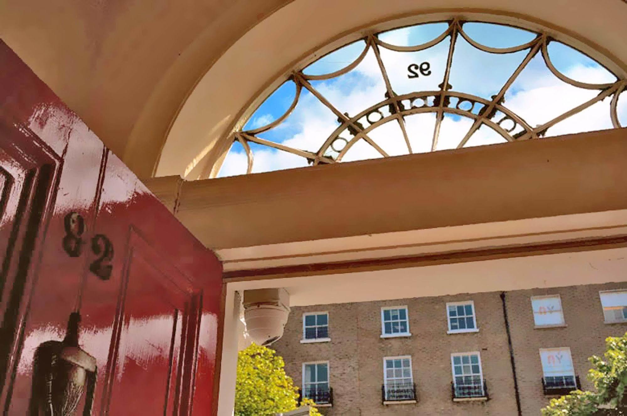 Baggot Court Townhouse Hotel Dublin Bagian luar foto